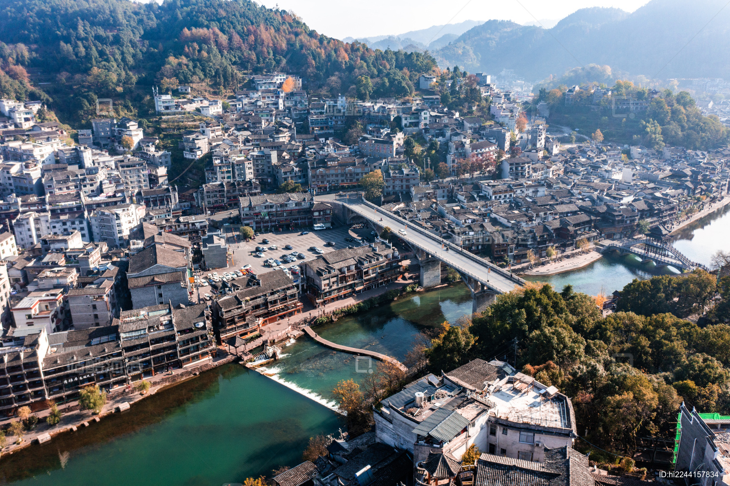 航拍湖南湘西凤凰古城秋冬风光