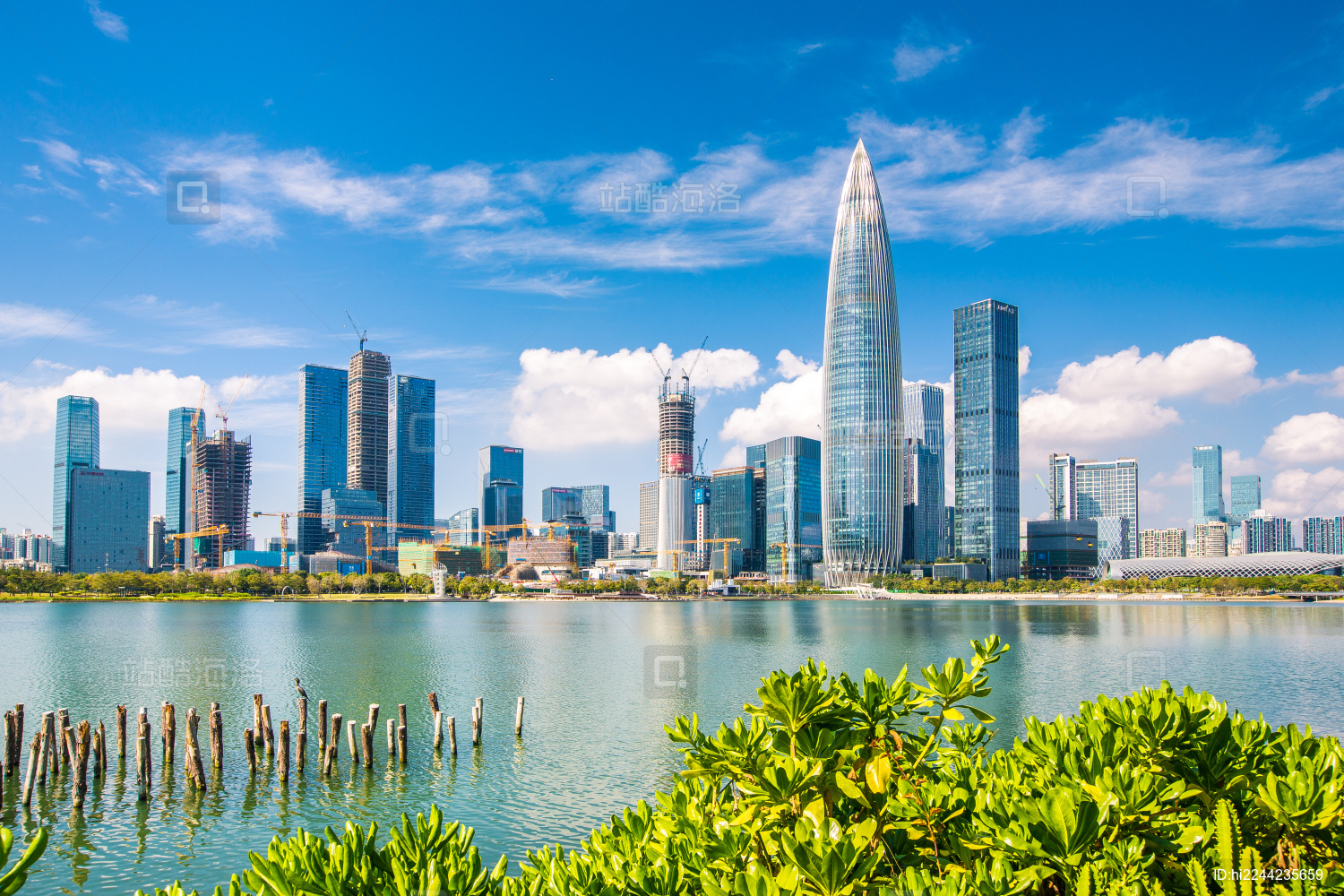 中国广东省深圳市后海人才公园附近建筑风光