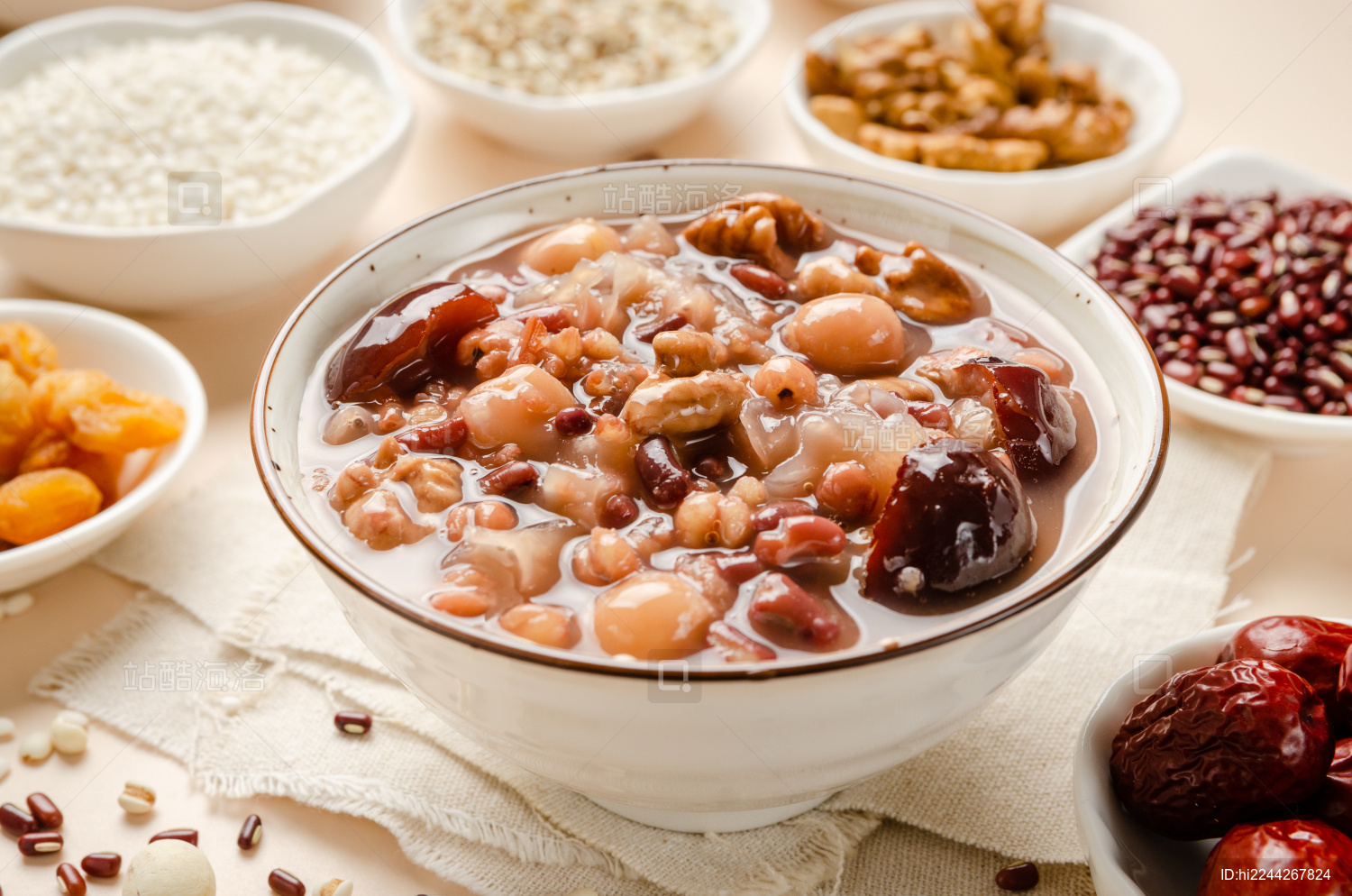 美味的传统美食腊八粥八宝粥