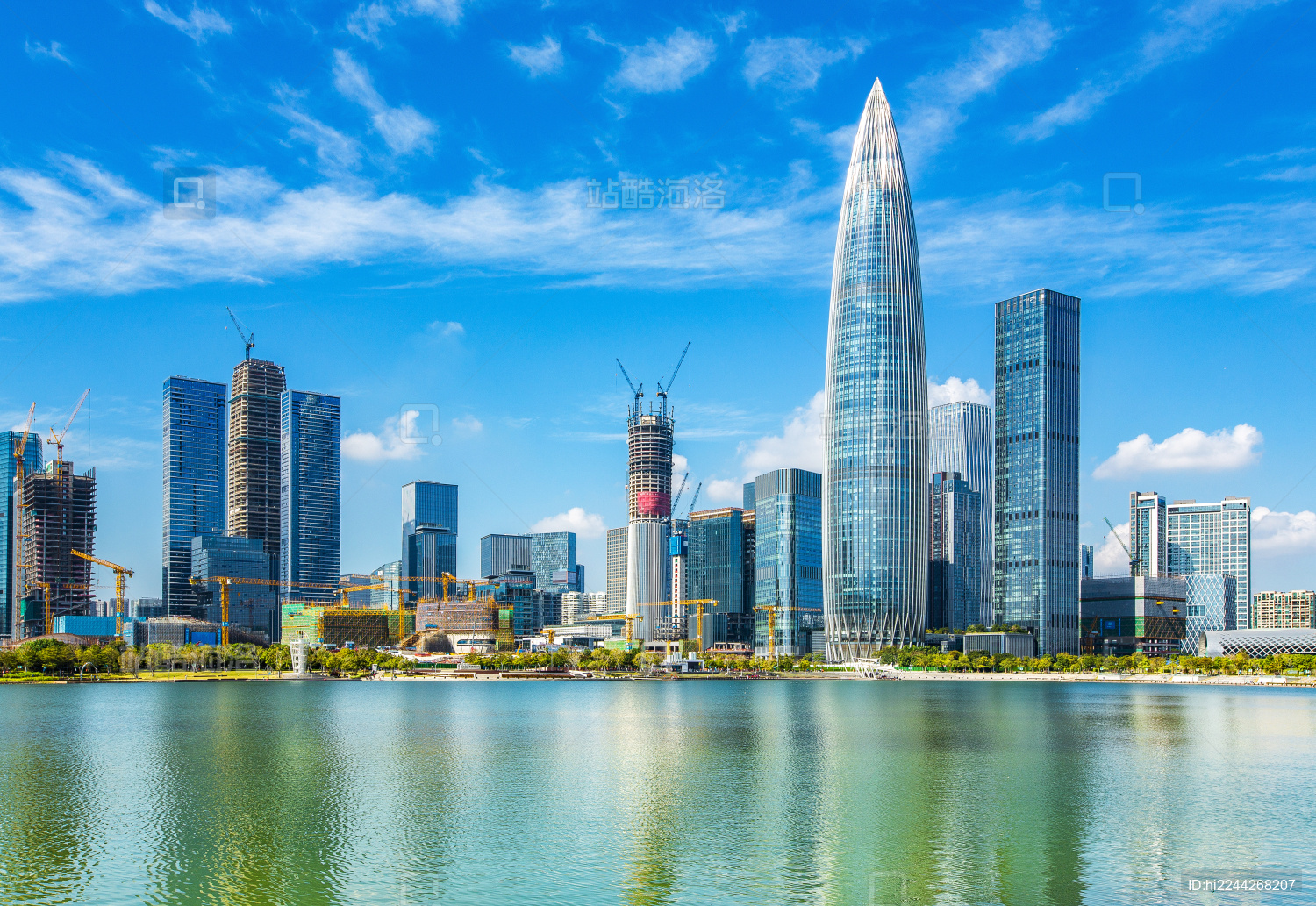 中国广东省深圳市后海人才公园附近建筑风光