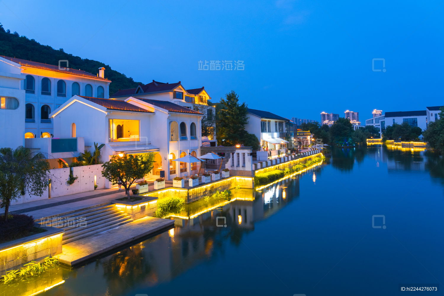 浙江杭州湘湖金融镇风情特色小镇建筑夜风光