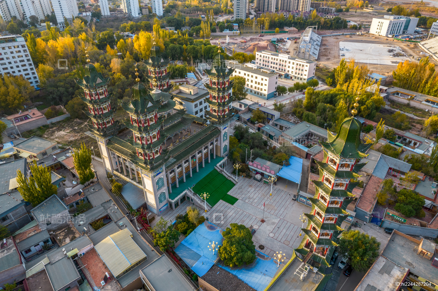 中国青海省海东市循化县草滩坝清真大寺航拍