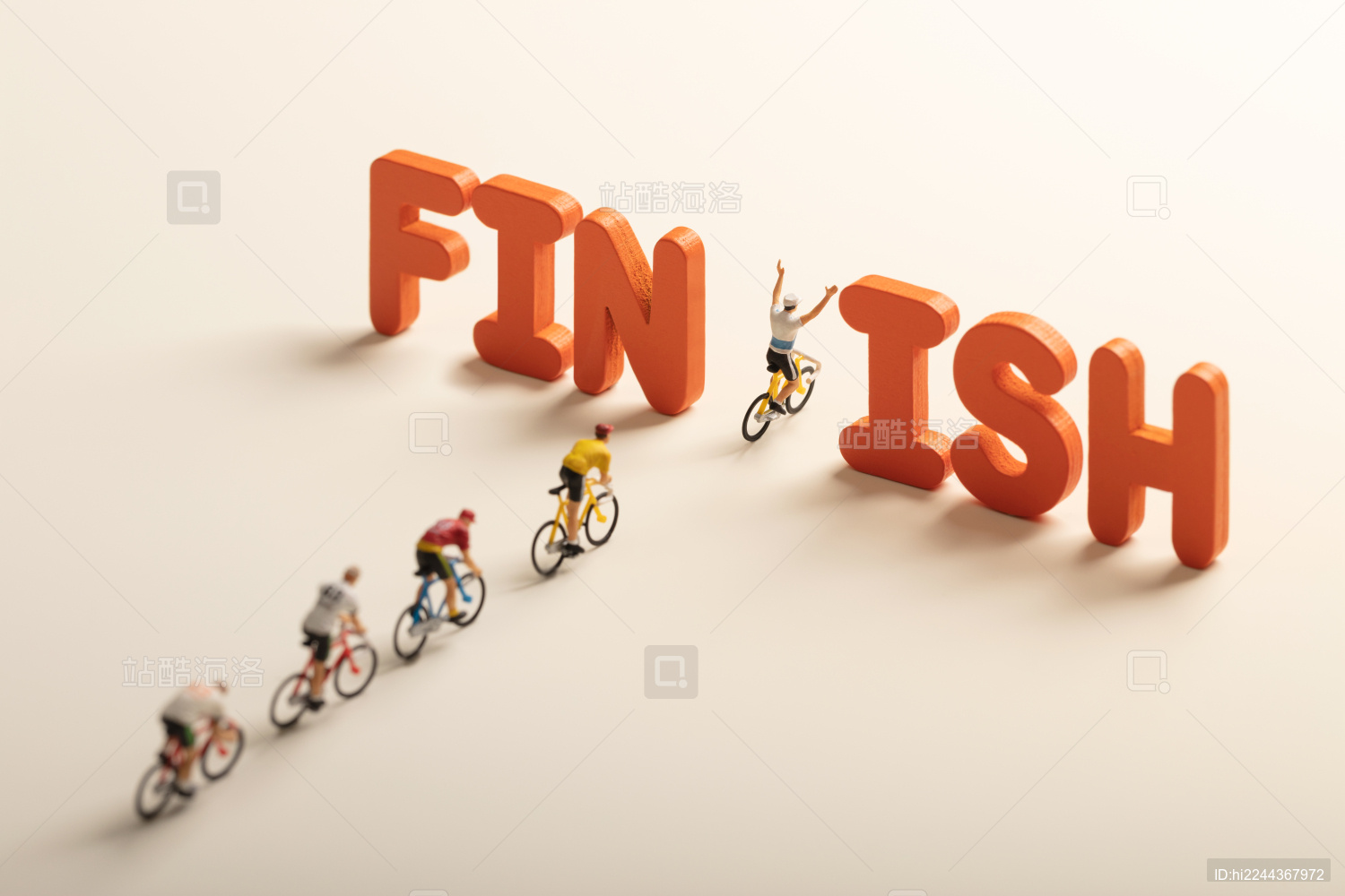 微缩创意字母finish终点冲刺的赛车手
