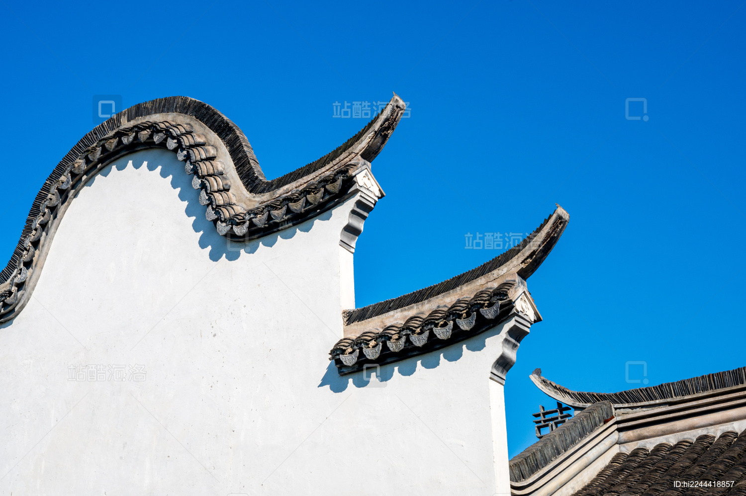 上海老房子拱形山墙造型特写