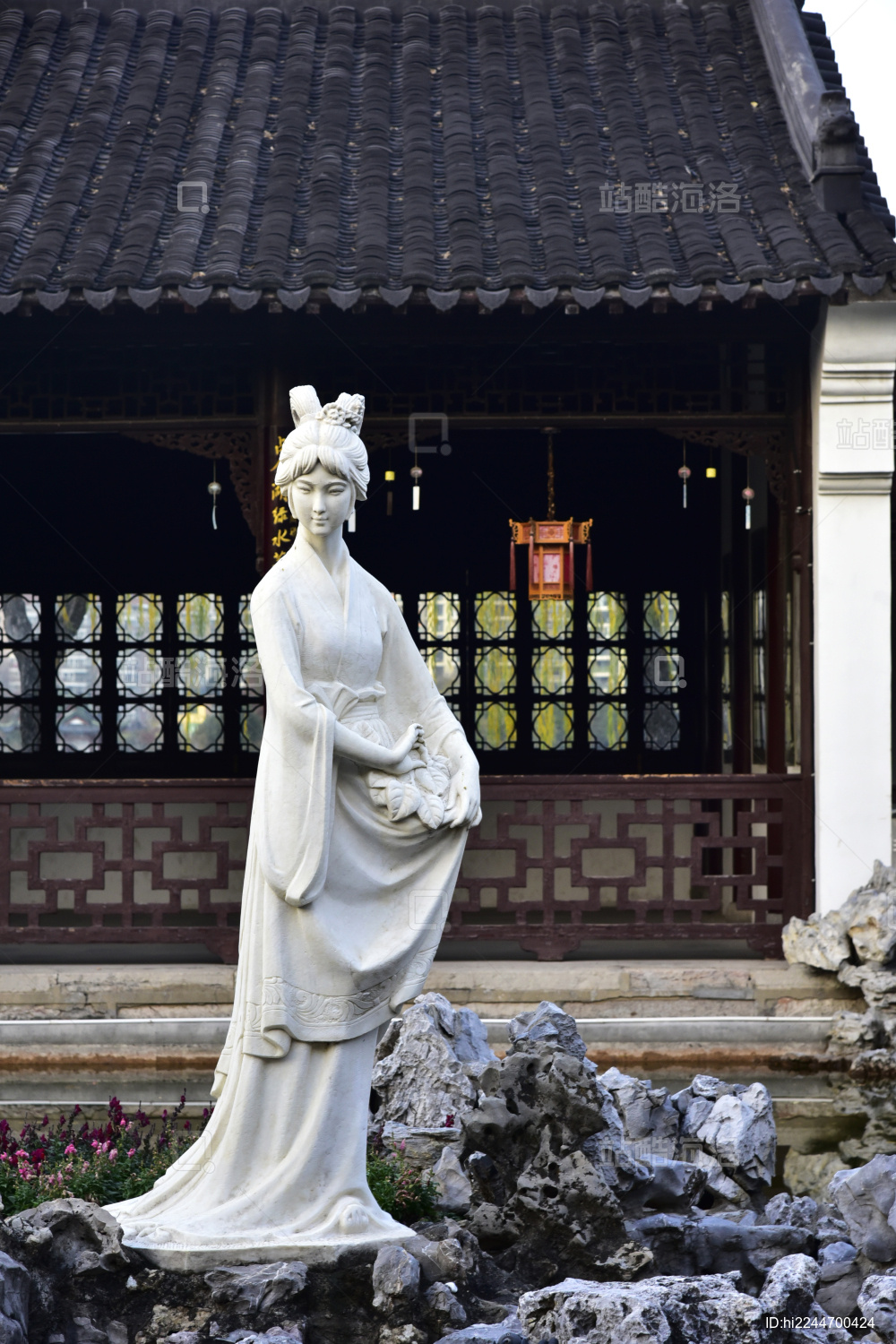 南京莫愁湖公园莫愁水院的莫愁女雕塑