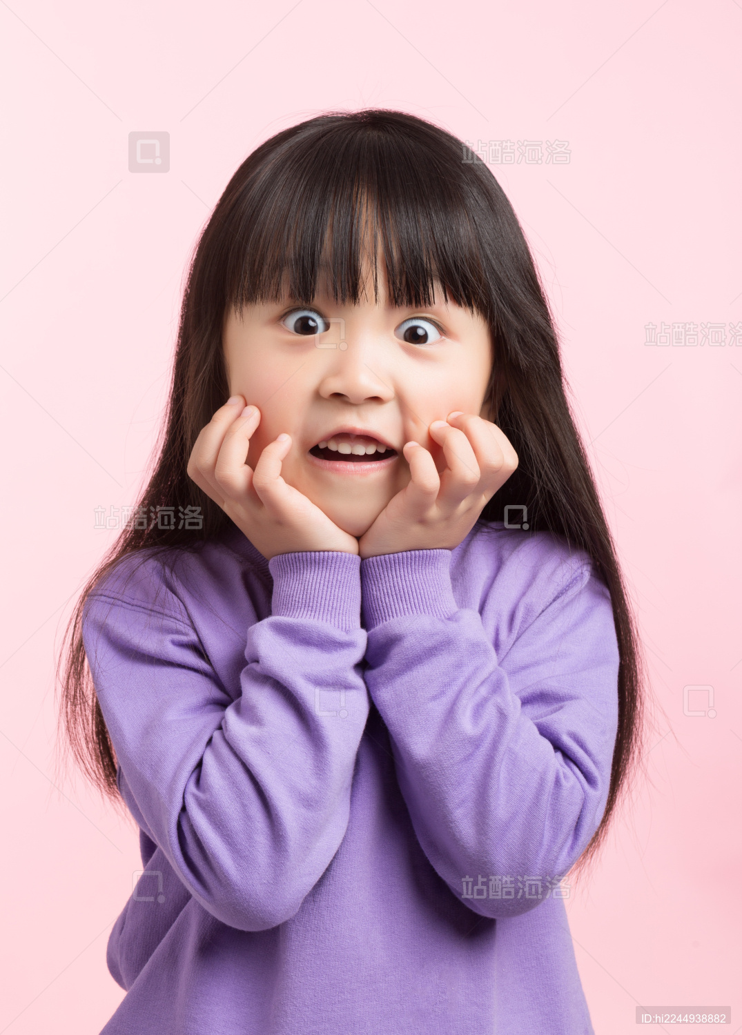 小女孩吃惊的表情