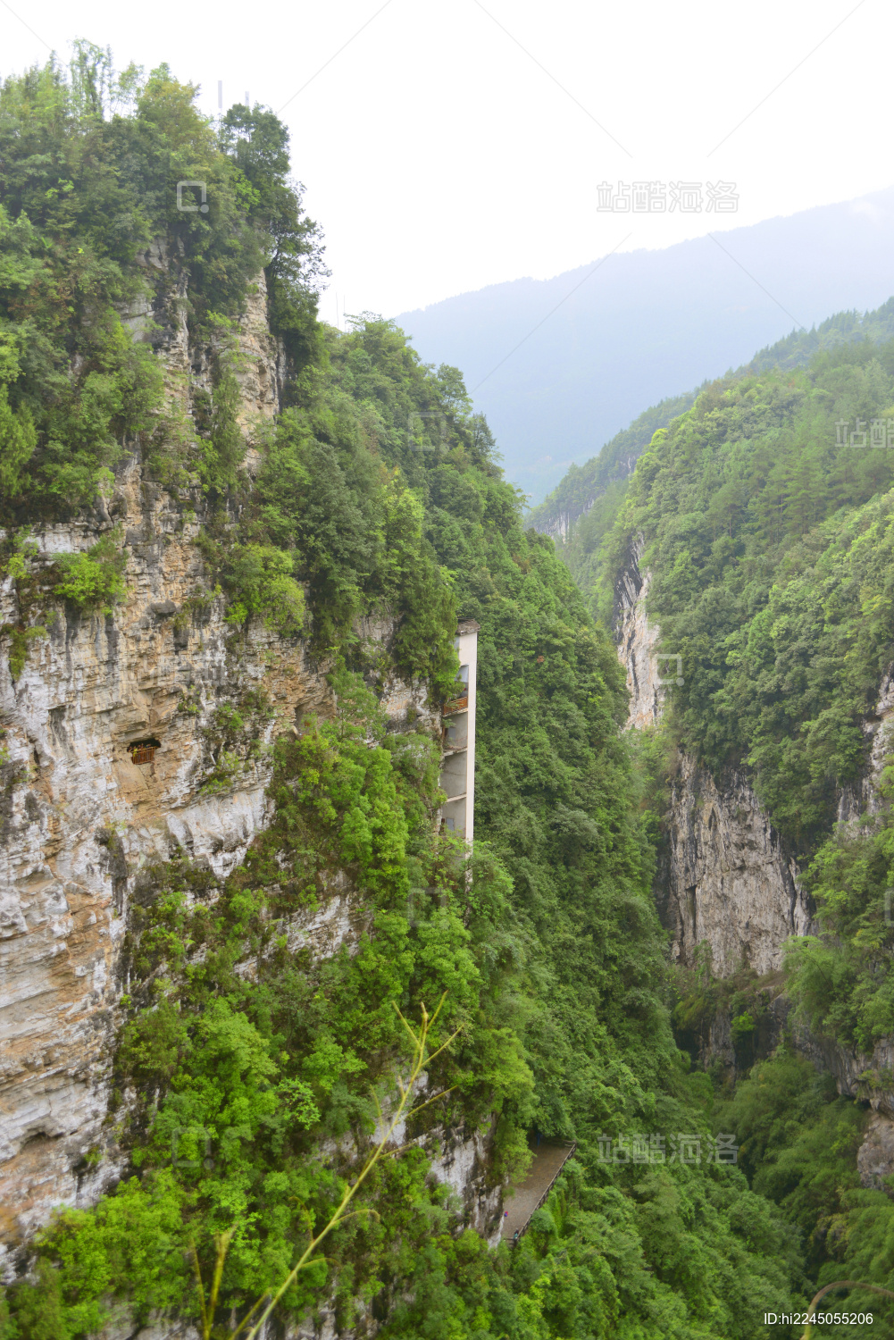 武隆天坑地缝景区龙水峡地缝观光电梯 天梯