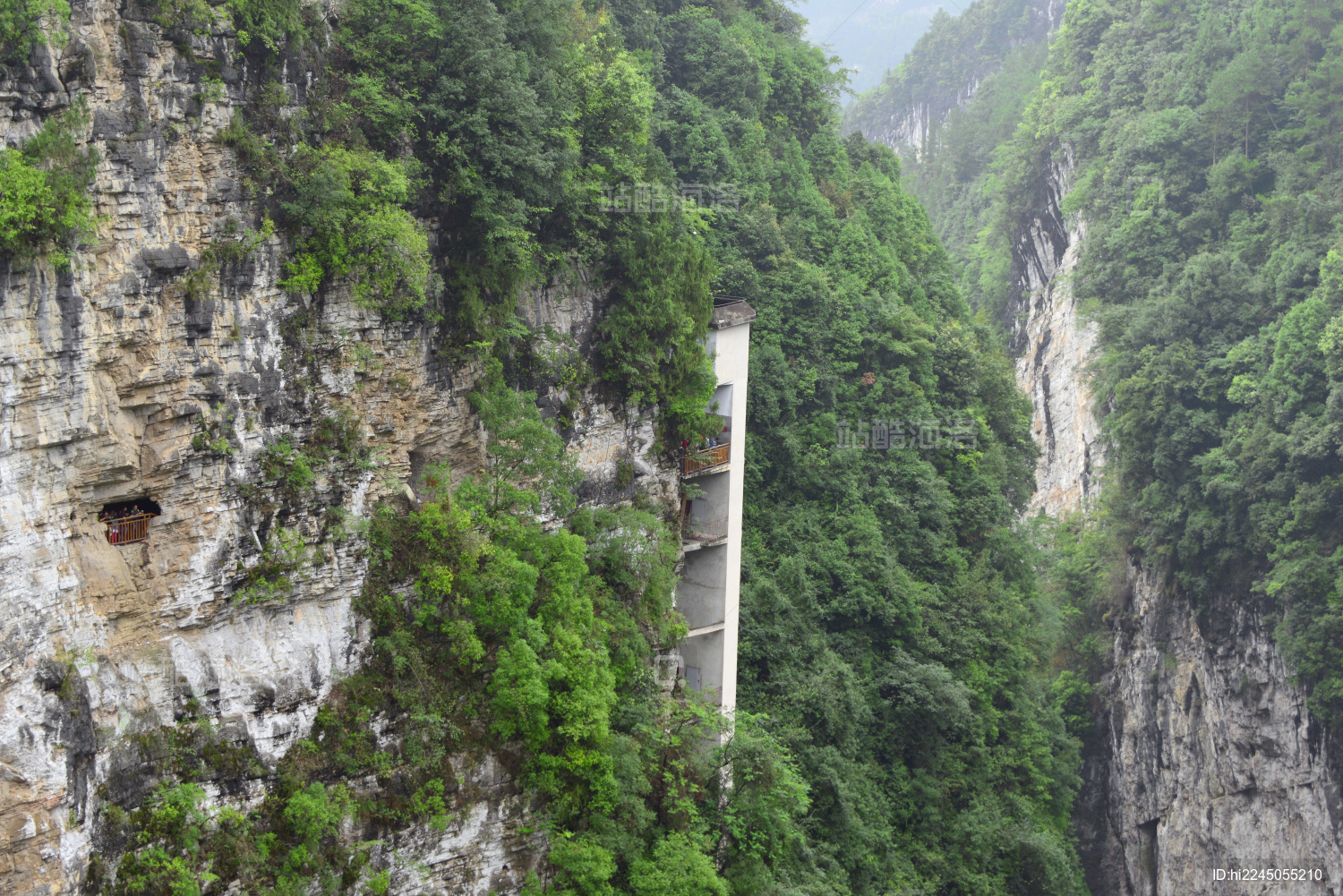 武隆天坑地缝景区龙水峡地缝观光电梯 天梯