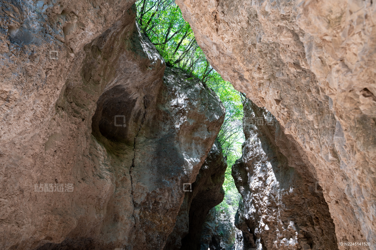 北京市门头沟区爨底下村一线天