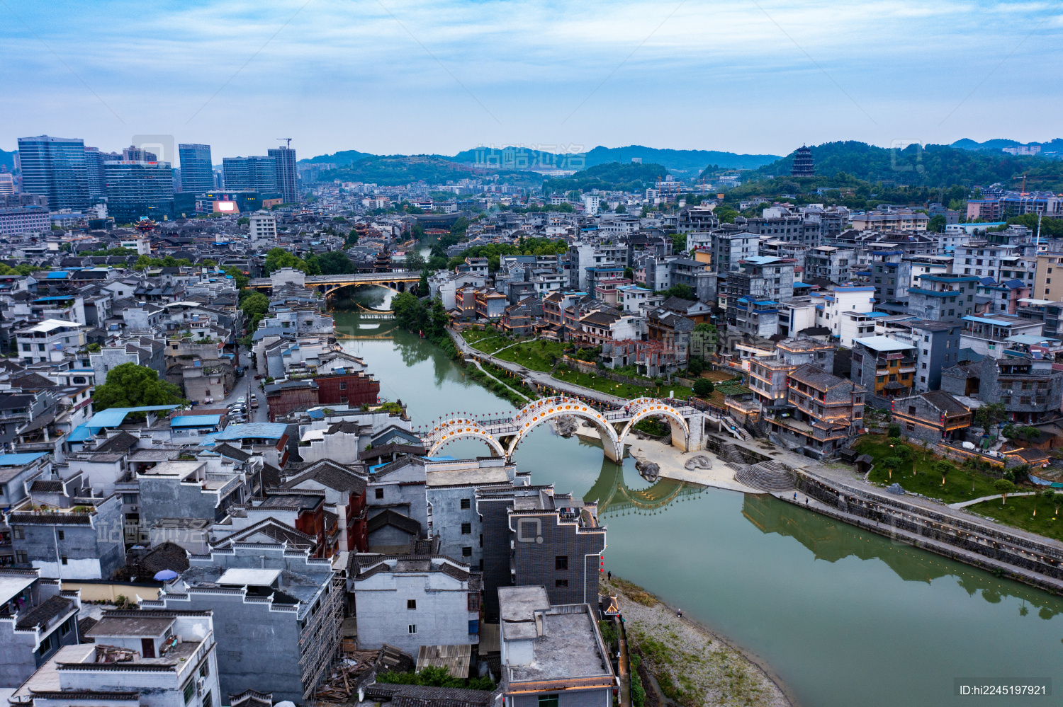 航拍湖南湘西吉首市乾州古城