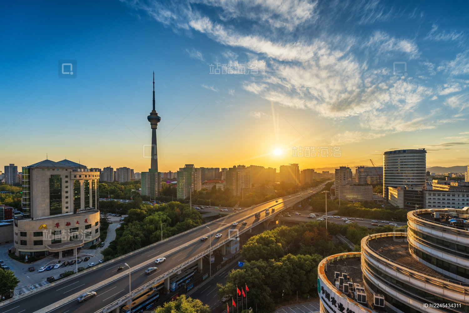 北京海淀区航天桥中央电视塔夕阳