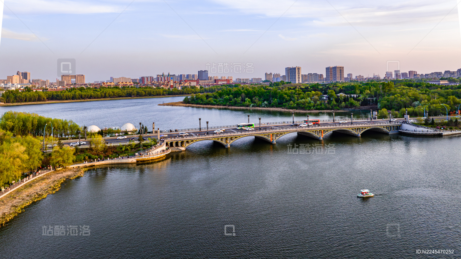 初夏的中国长春南湖公园景观