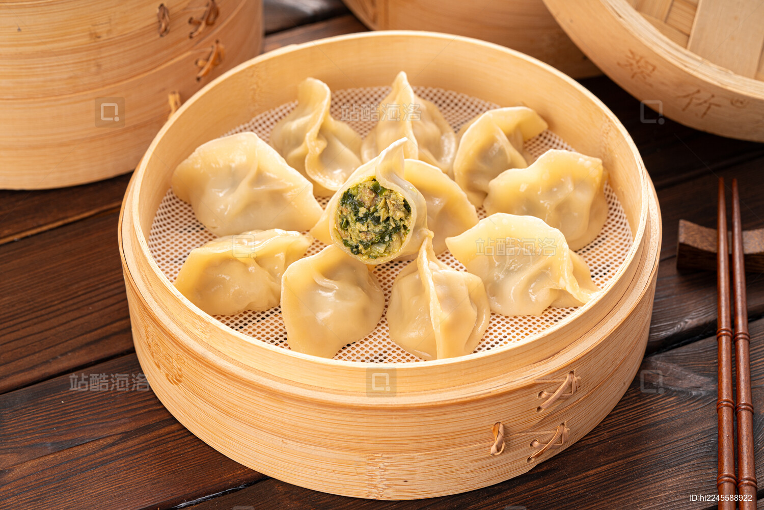 韭菜鸡蛋鲜肉馅蒸饺