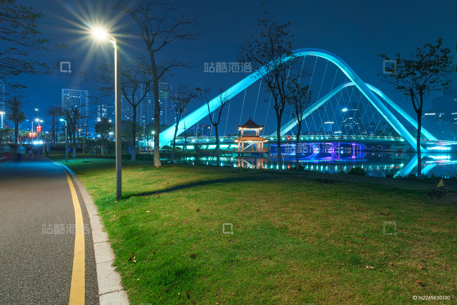 广州南沙蕉门公园蕉门河桥梁与城市建筑夜景