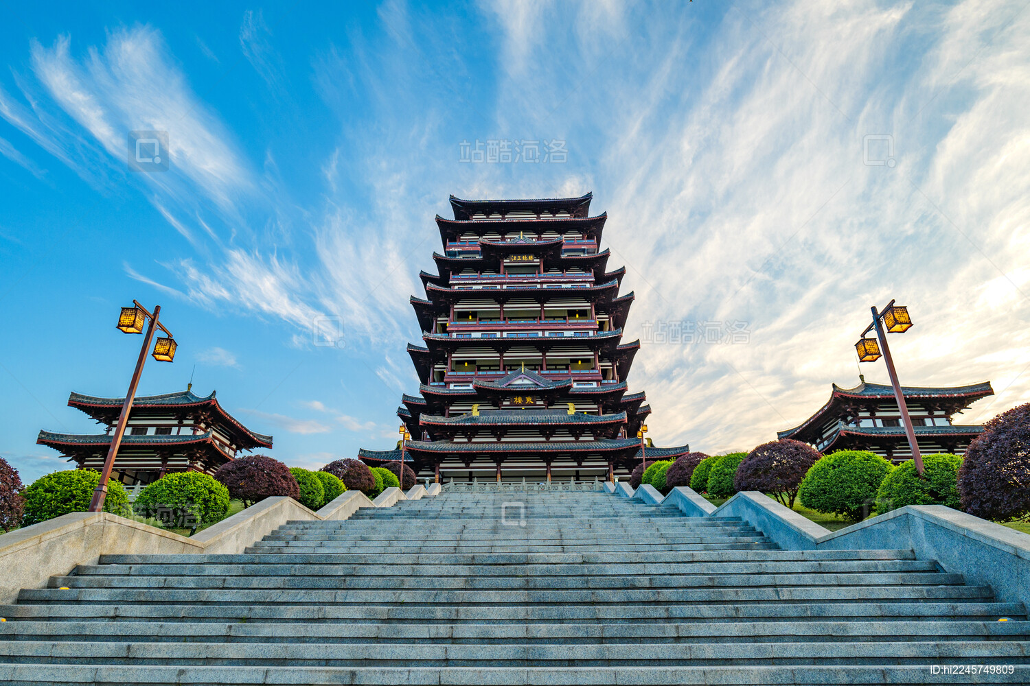 夕阳下的宜宾东楼