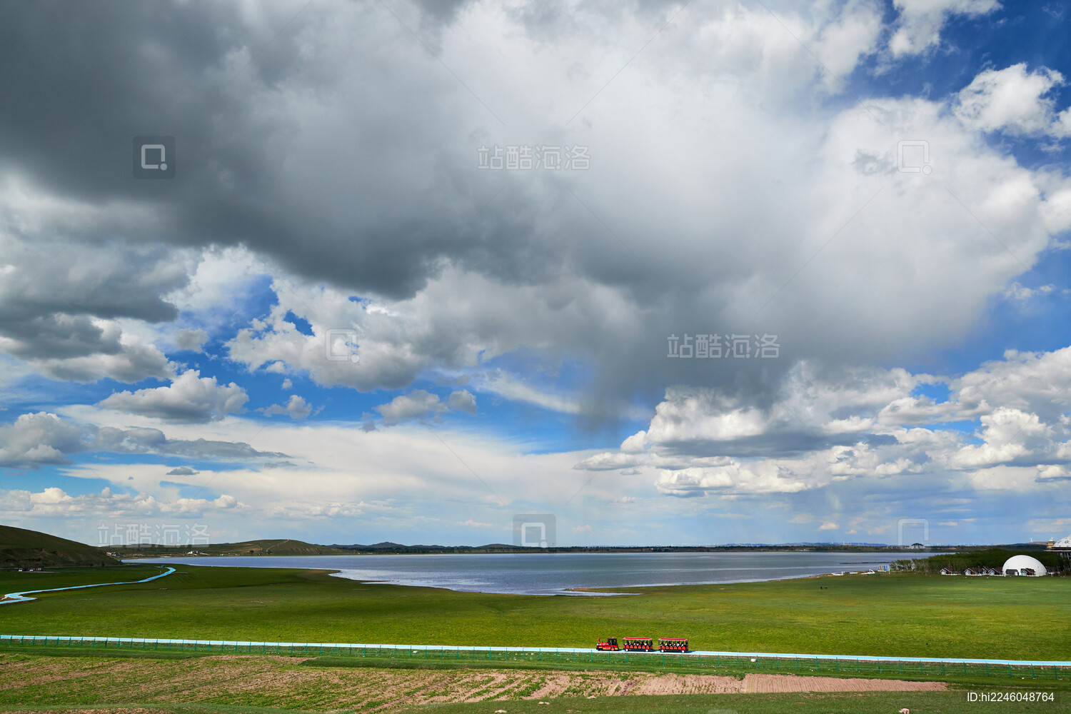 中国河北省沽源县库伦淖尔景区草原天空