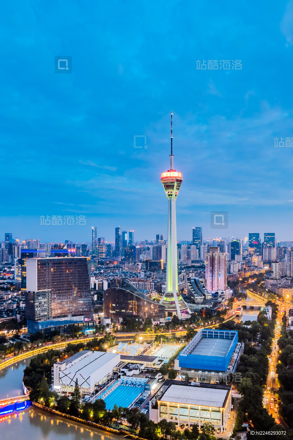 中国四川成都339电视塔天际线夜景航拍