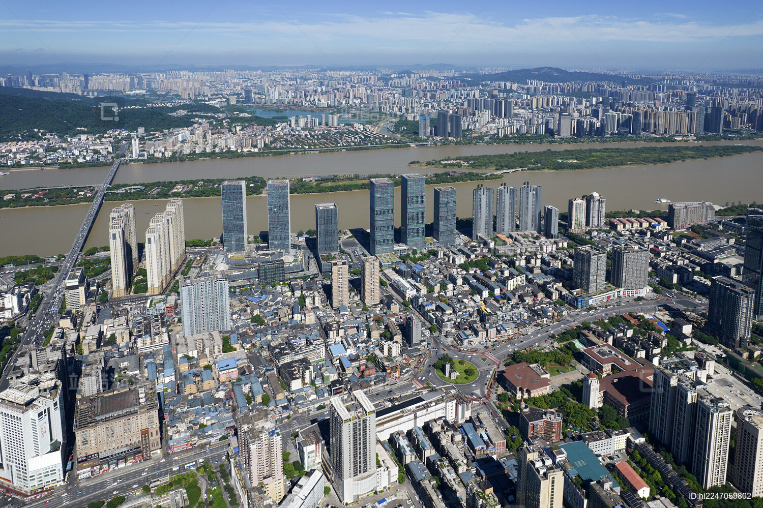 中国湖南长沙湘江万达广场航拍城市风光