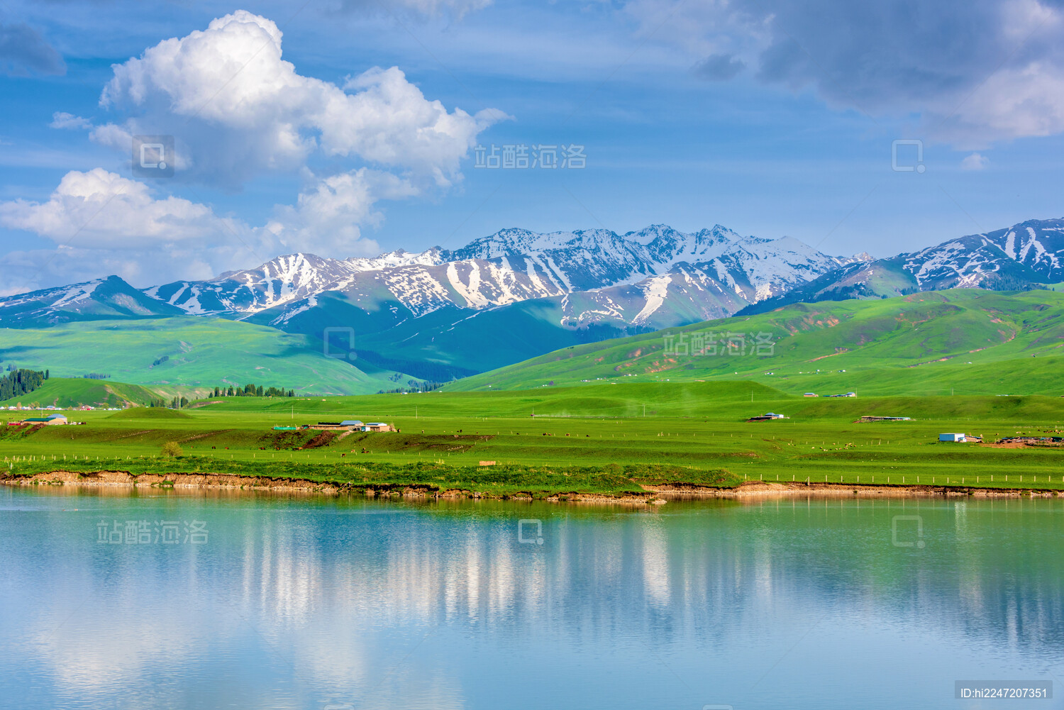 中国新疆伊犁尼勒克唐布拉喀什河风光