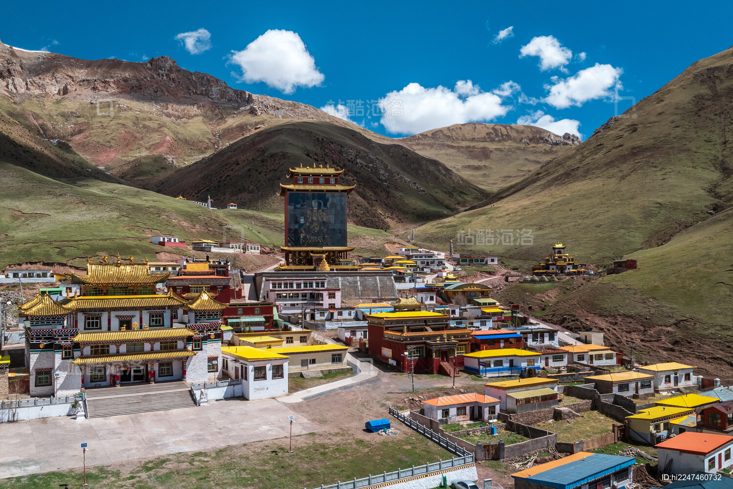 青海玉树杂多县佐青寺航拍建筑景观