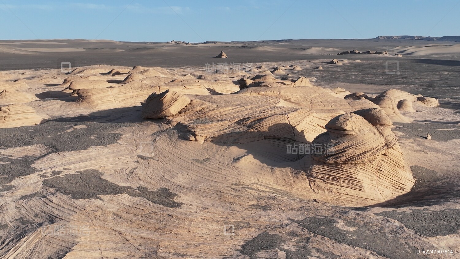 中国新疆哈密：沉积岩层