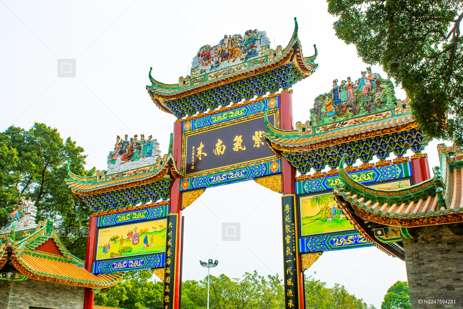 广东省广州番禺南粤苑彩绘牌坊