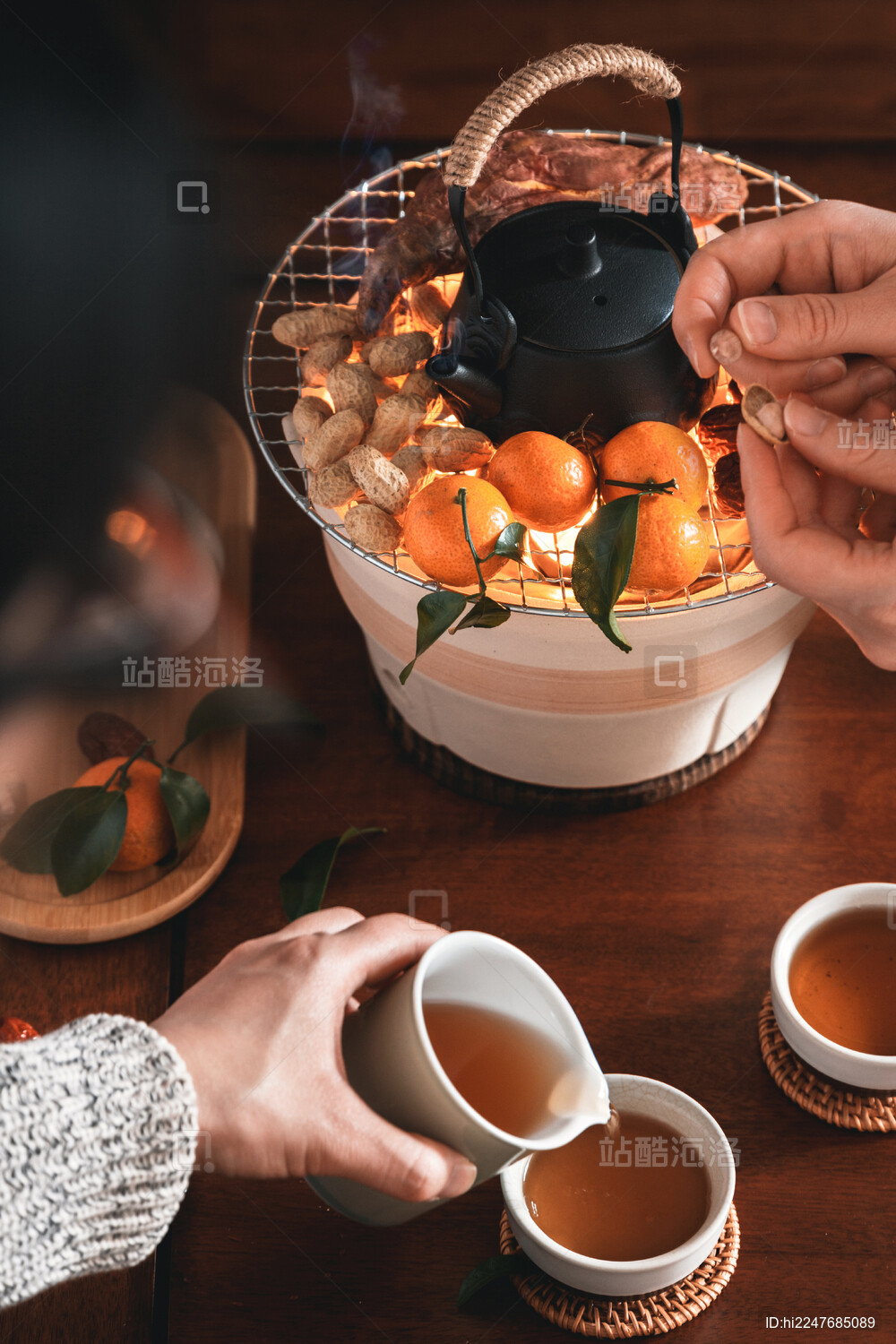 冬季室内茶室围炉煮茶