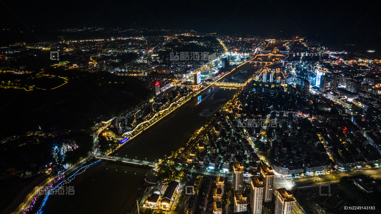 浙江丽水龙泉市夜景万达广场灯火通明