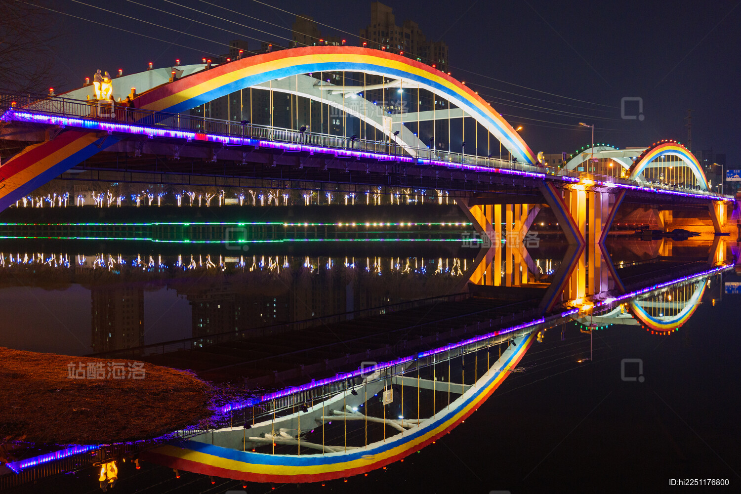 亮灯的漯河彩虹桥夜景