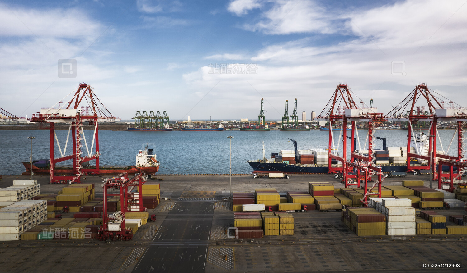 智慧港口集装箱码头城市工业科技风光航拍