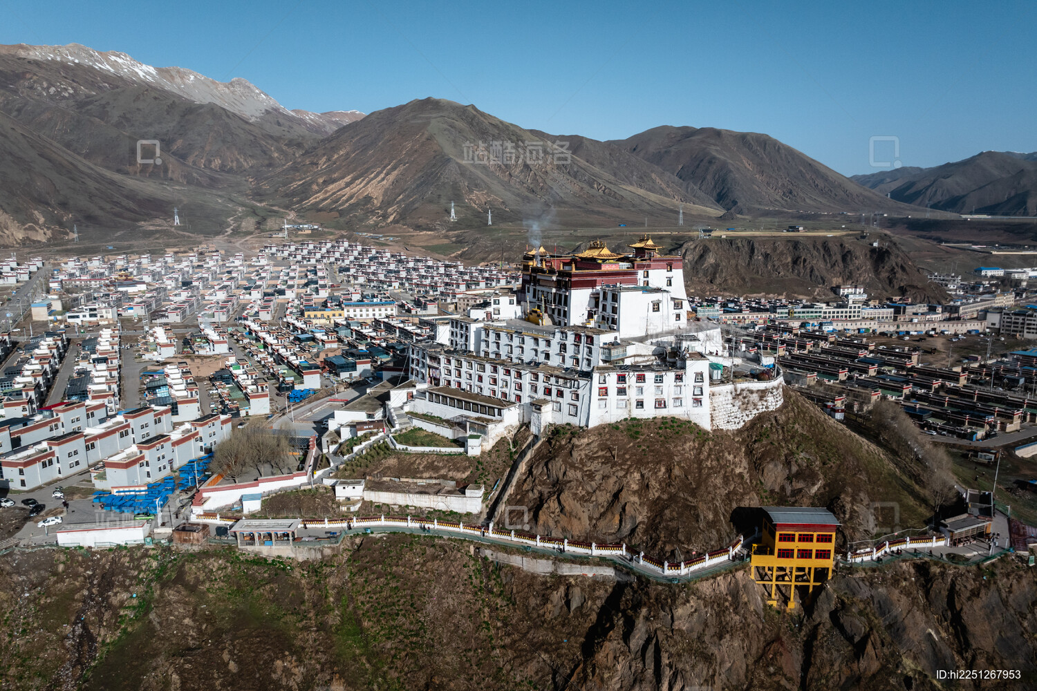 中国西藏那曲索县亚拉镇赞丹寺航拍城市景观