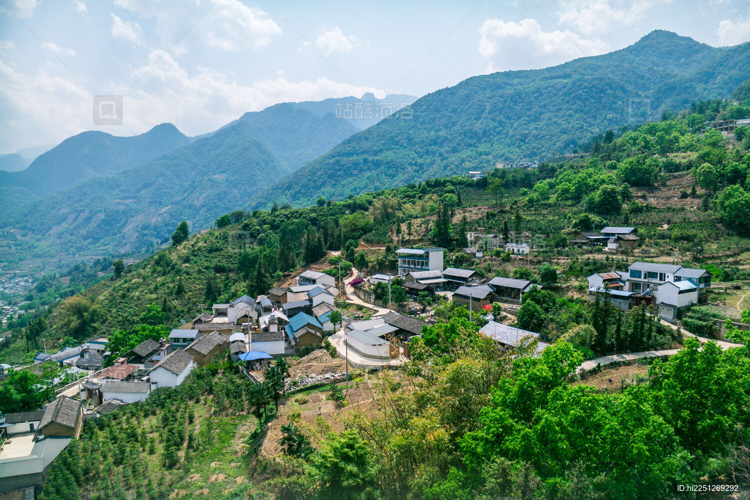云南保山市高黎贡山百花岭村航拍风光
