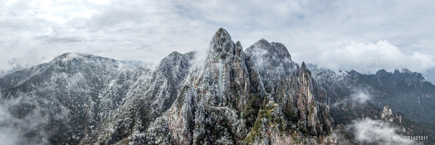 湖南郴州莽山五指峰雾凇景色