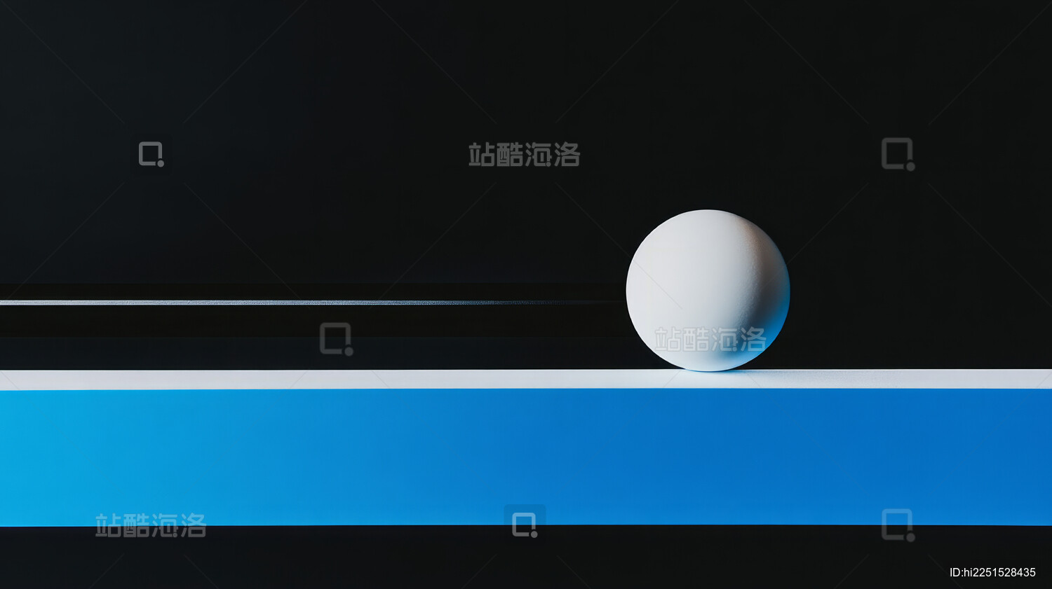 乒乓球在球馆的桌子上特写