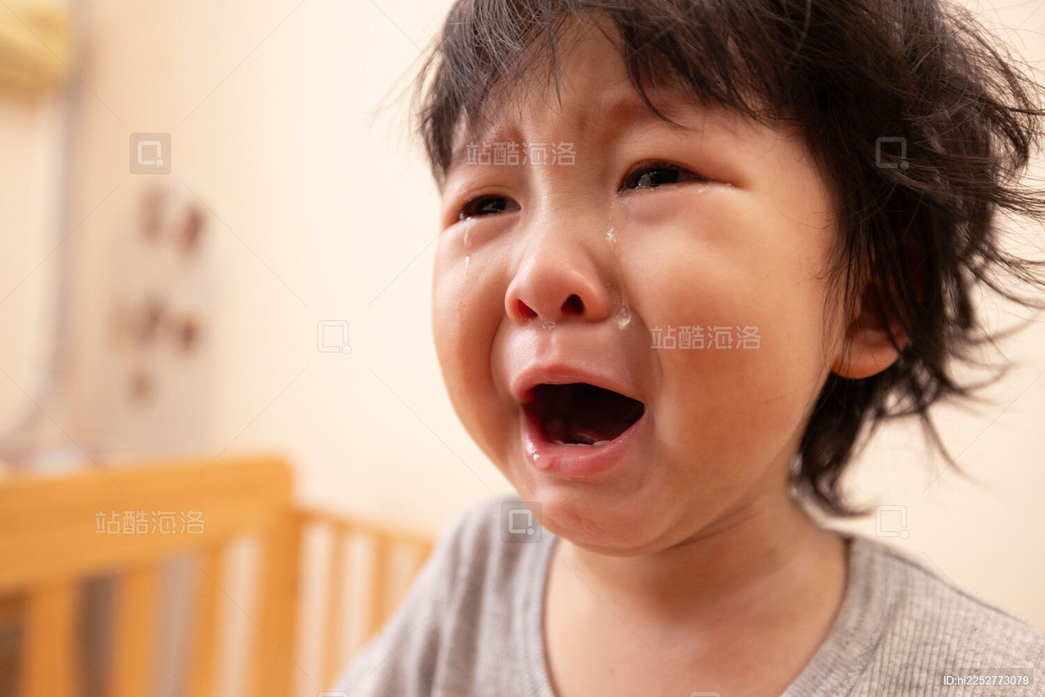 哭闹委屈的宝宝