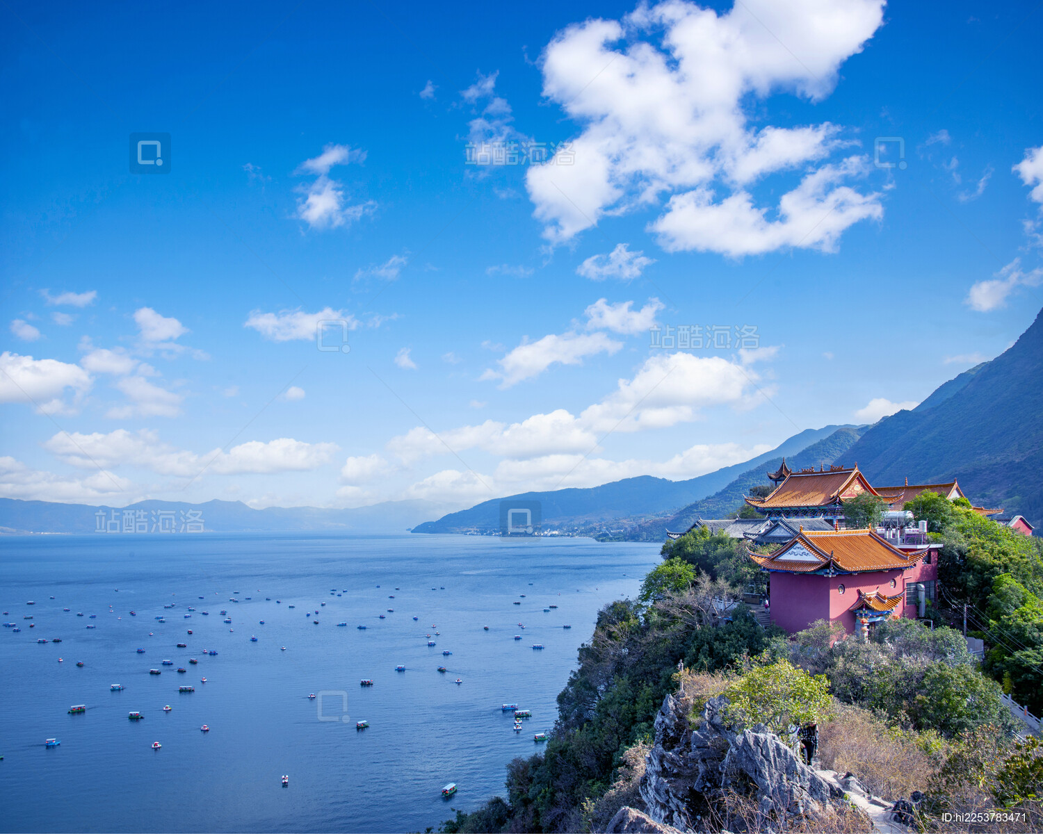 云南玉溪抚仙湖禄充风景区笔架山上远眺抚仙