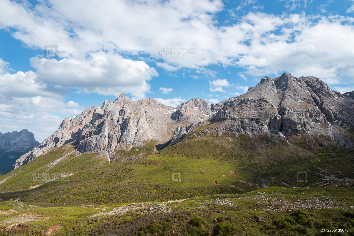 中国甘南山峰自然风光