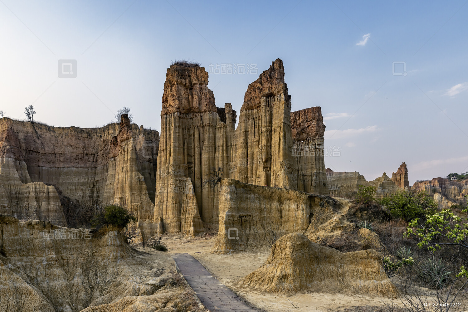 云南楚雄元谋浪巴铺土林白昼风光