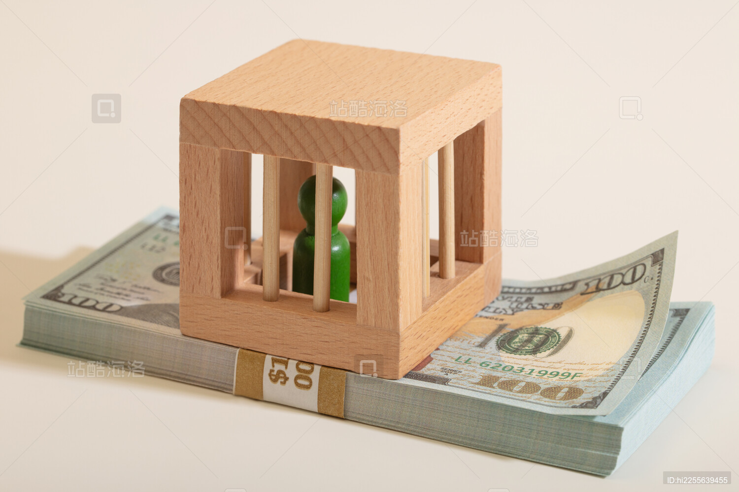 微缩创意防金融诈骗美金上的牢笼