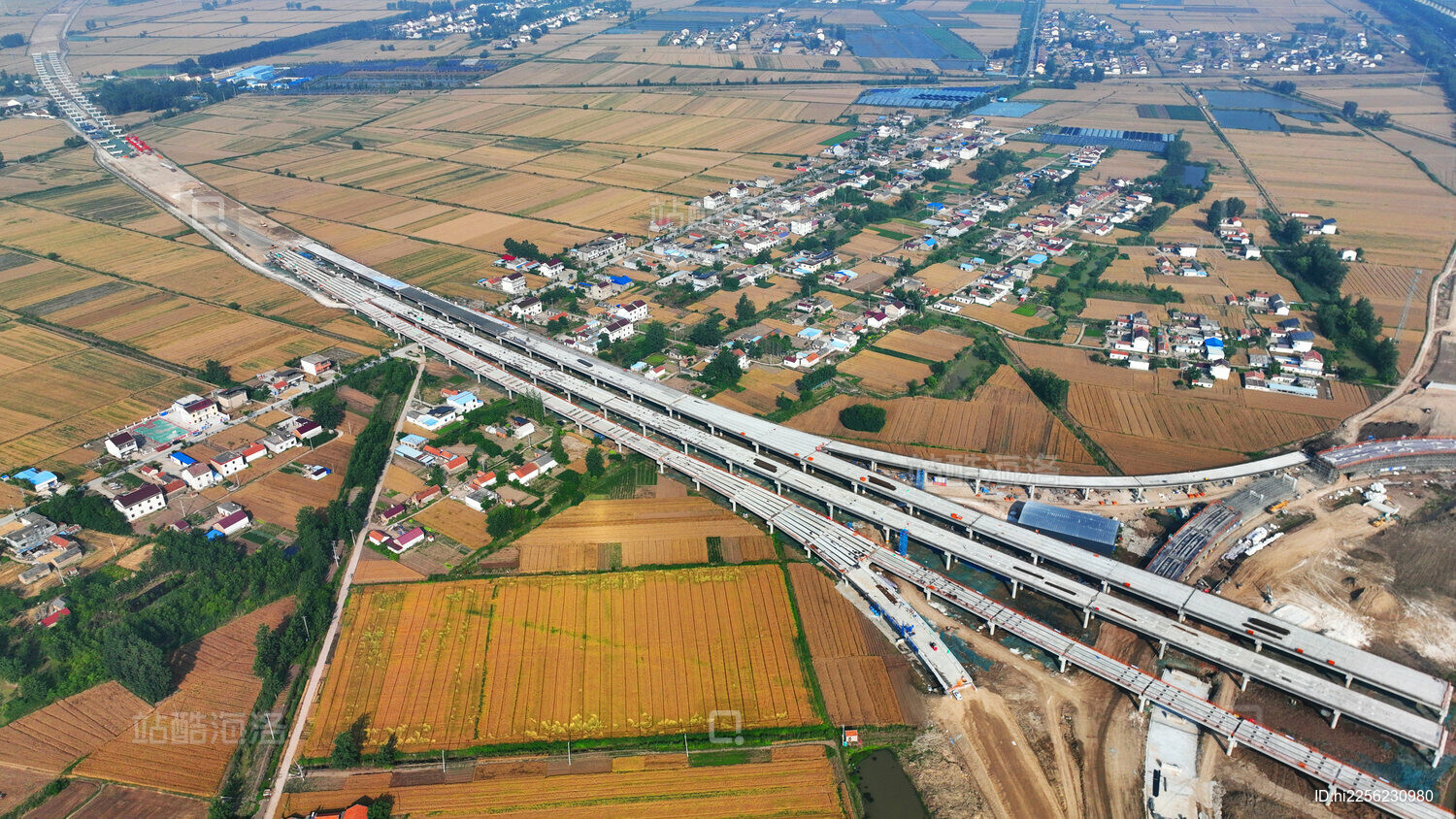 江苏连云港:连宿高速公路工程加紧施工