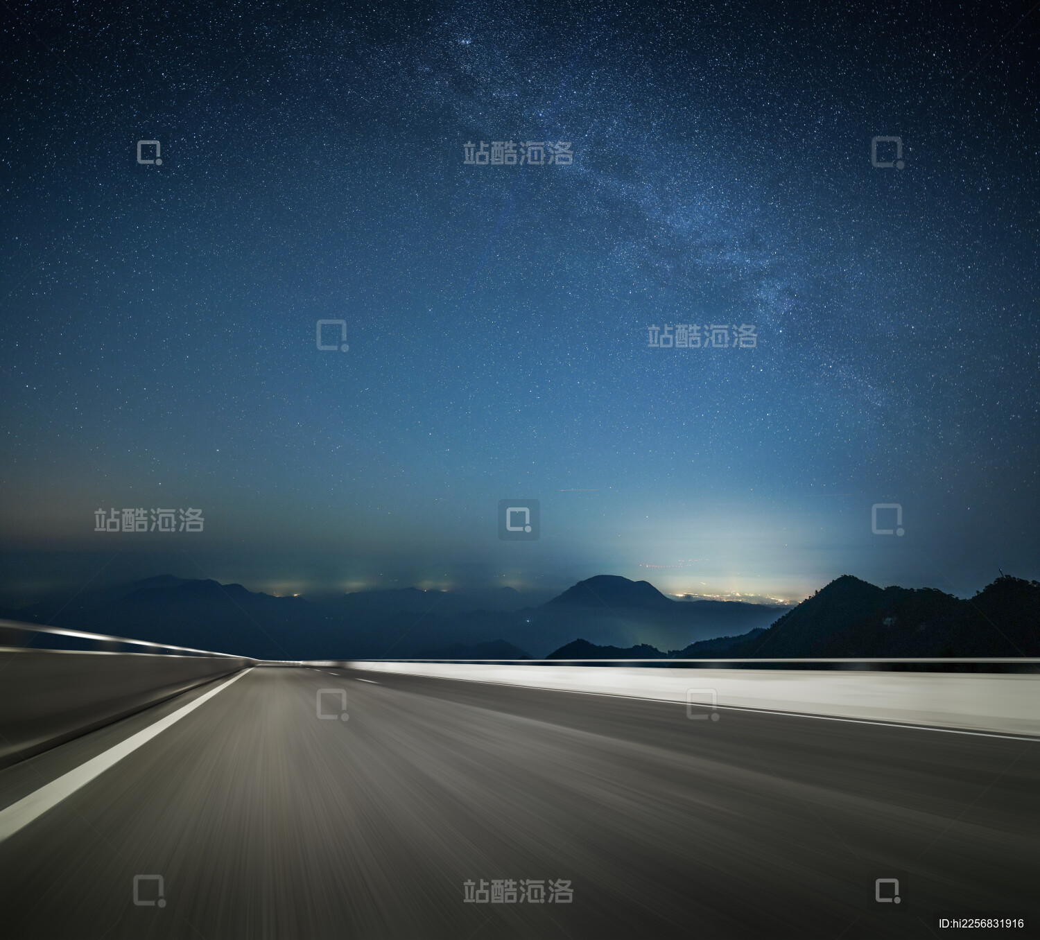 中国黄山景区天际线夜景公路