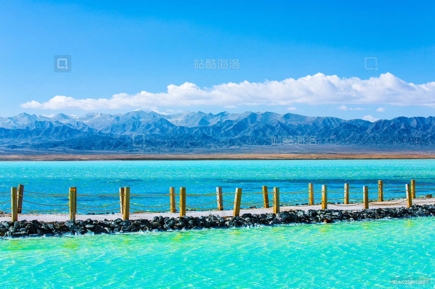 中国青海省茶卡盐湖景区天空之镜自然风光