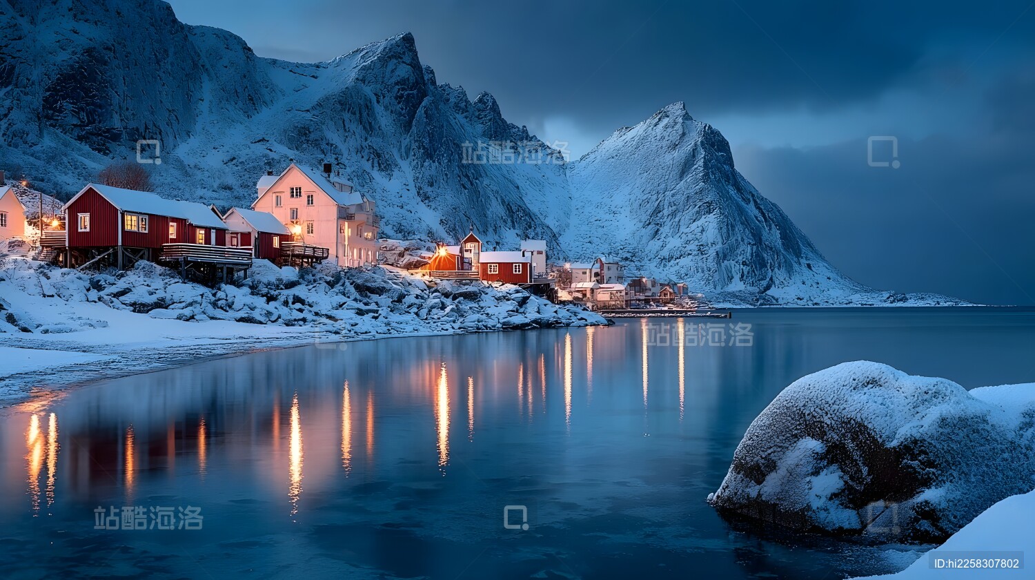 雪域渔村静谧夜景