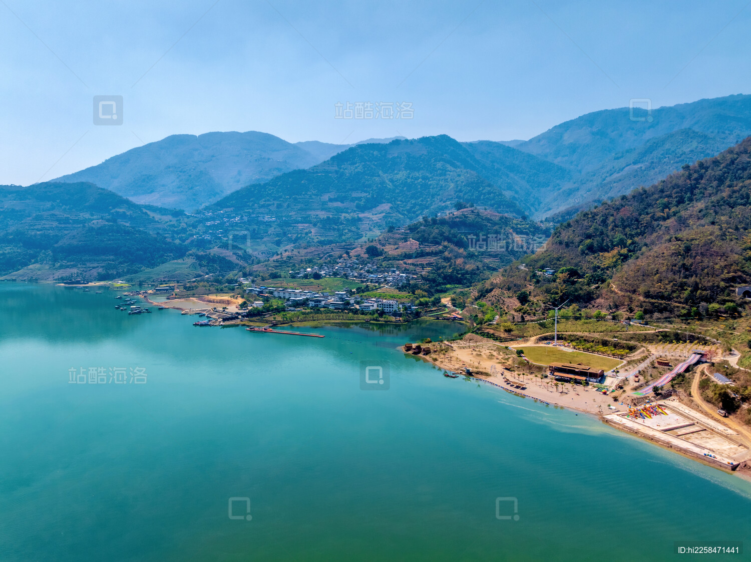 中国云南临沧云县漫湾镇澜沧江航拍风光