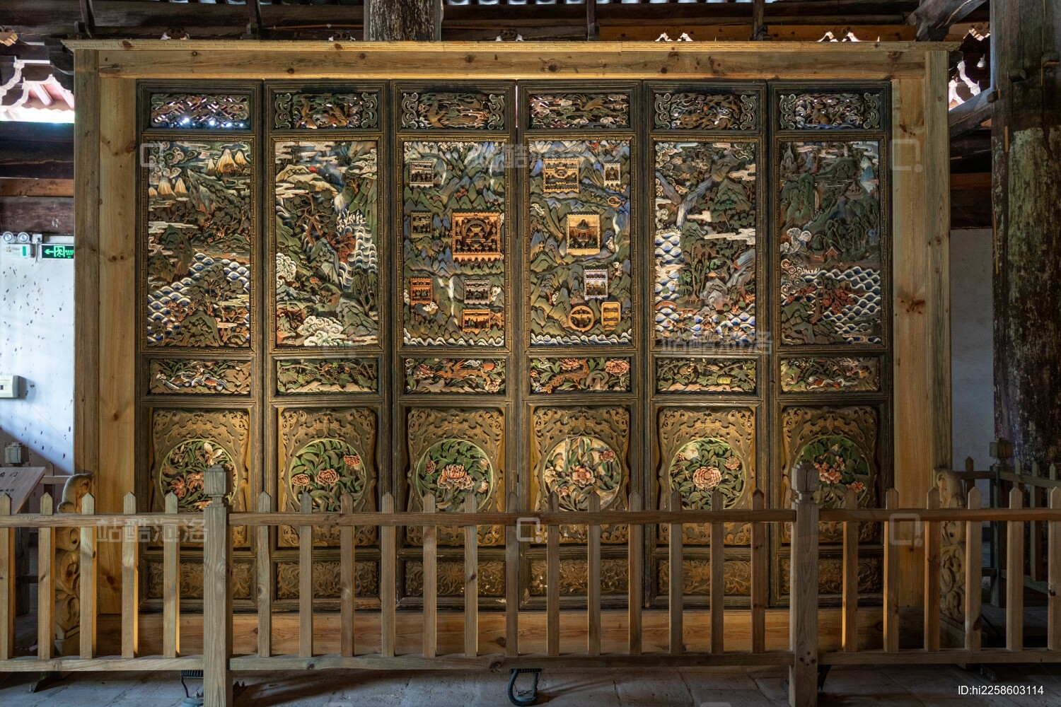 云南大理巍山南诏博物馆展示的明代伦堂隔扇