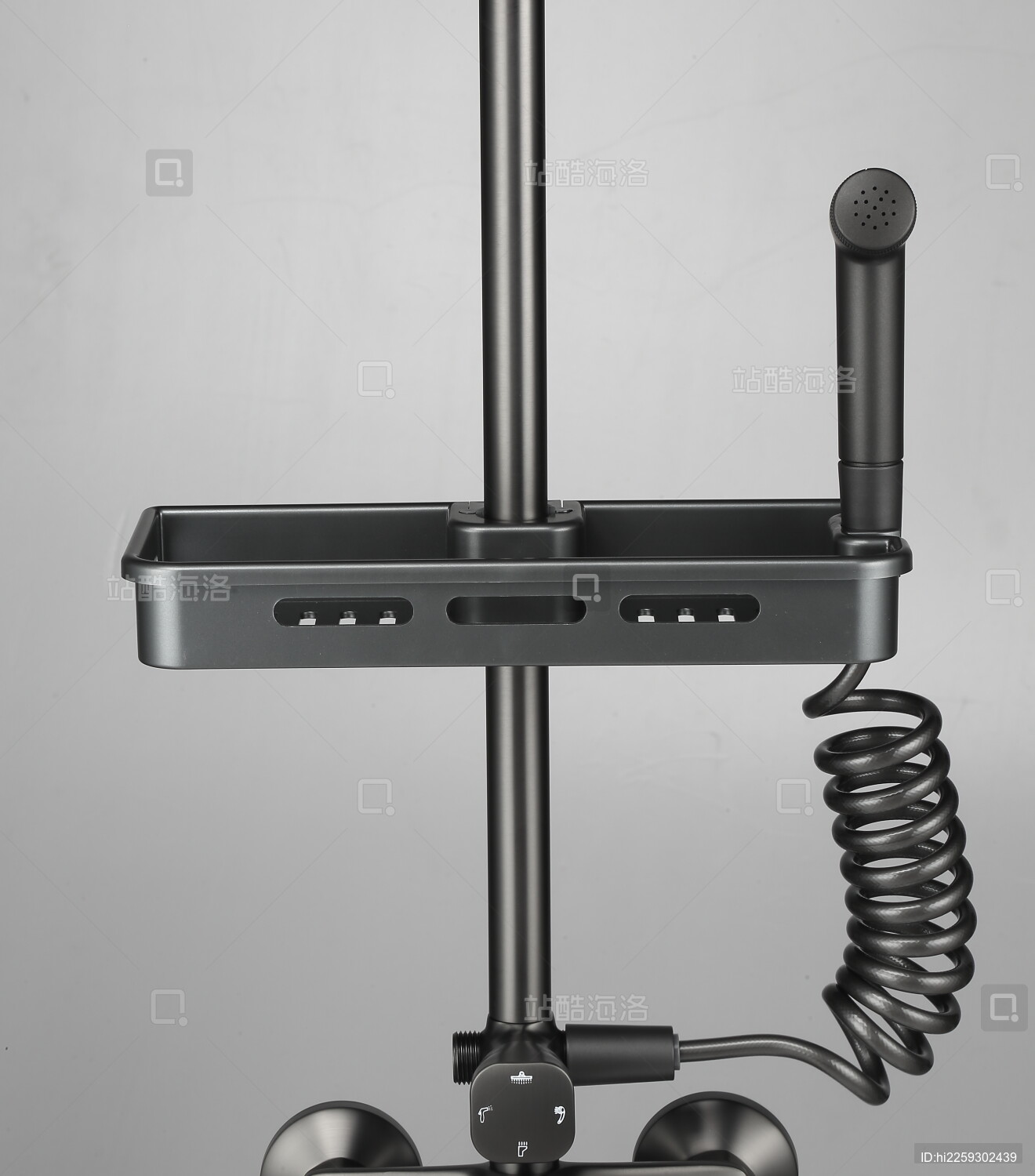 黑色淋浴花洒上的置物架白底特写