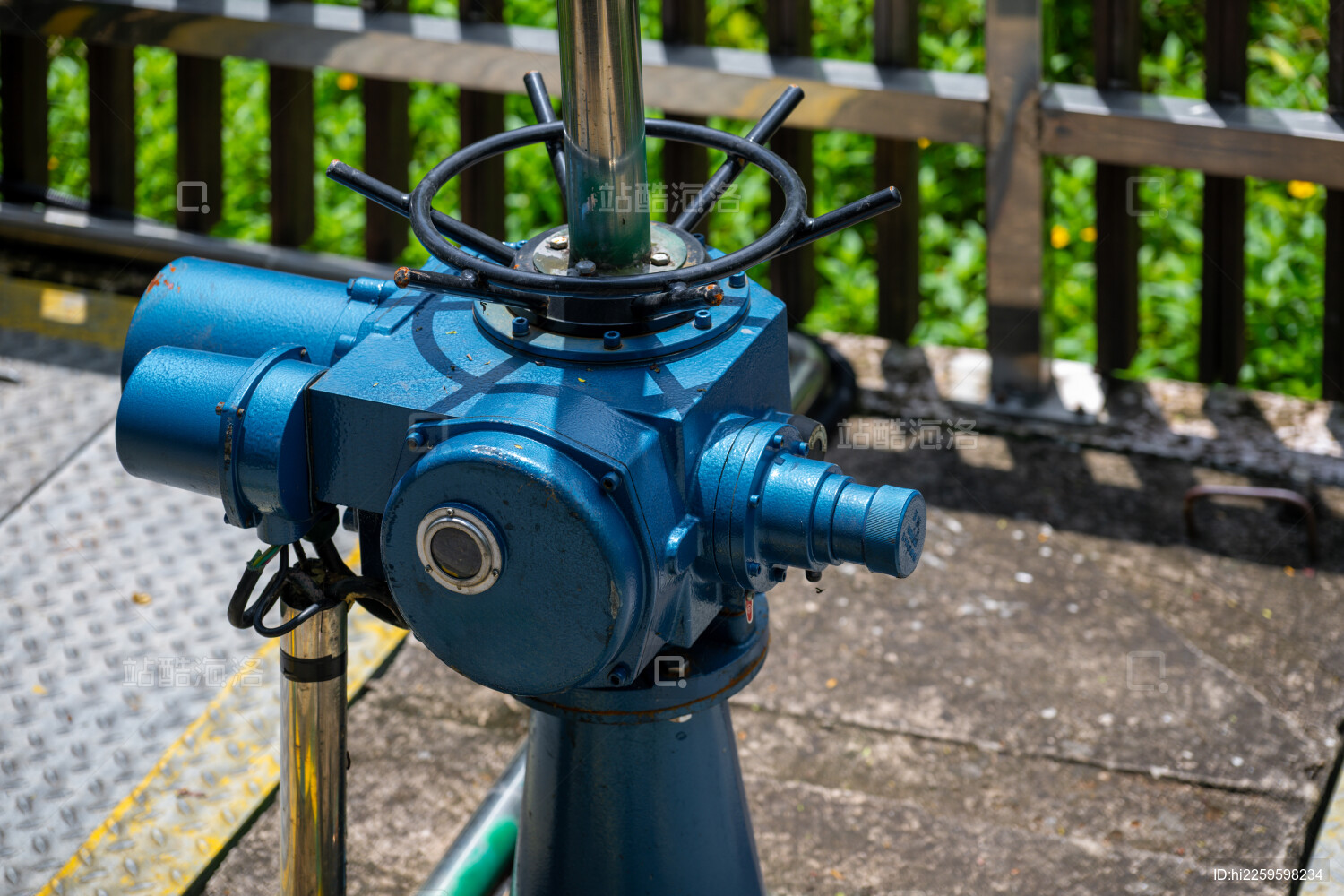 蓝色工业设备特写