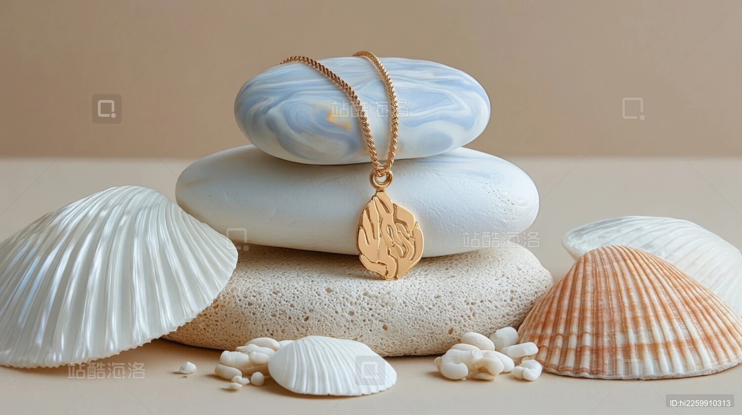 金叶吊坠与石头贝壳