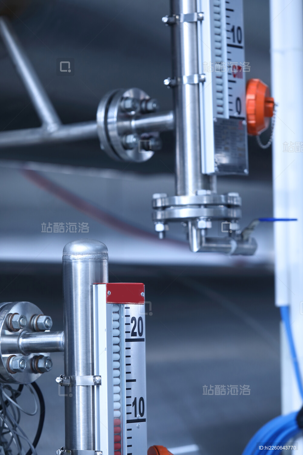 现代工业设备的金属质感