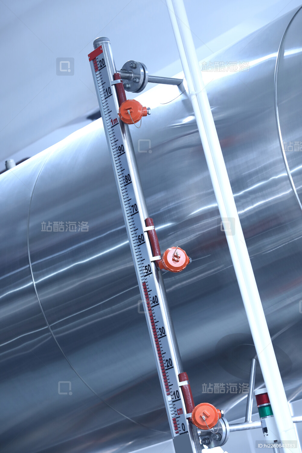 现代工业设备的金属质感